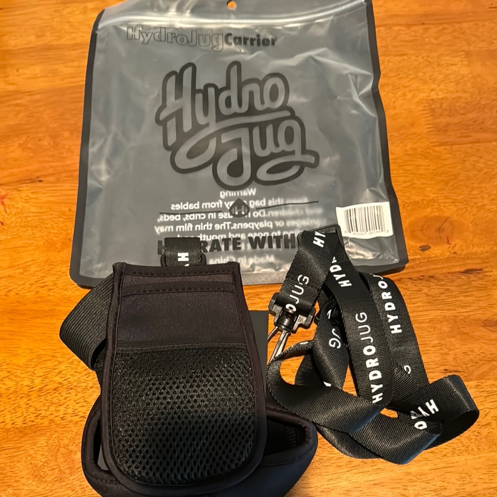 HydroJug Black Key & Card Holder